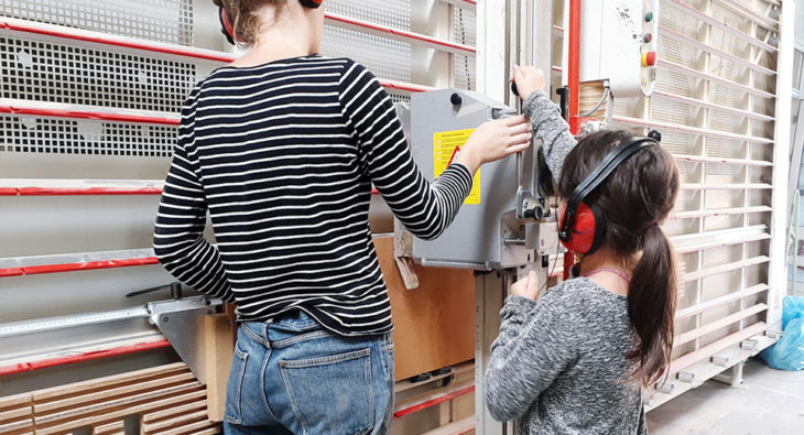 Maedchen Holzwerkstatt Workshops Berlin